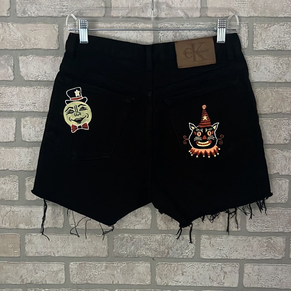 Hand Painted Vintage Halloween Cut Off Calvin Shorts- Size 8 - Picture 2 of 9